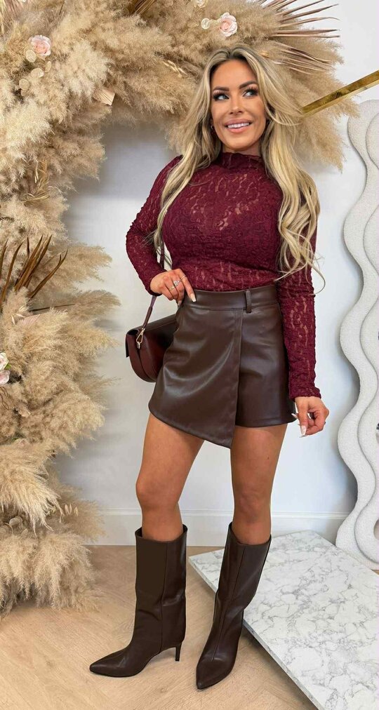SWEET ROMANCE LACE TOP BORDEAUX