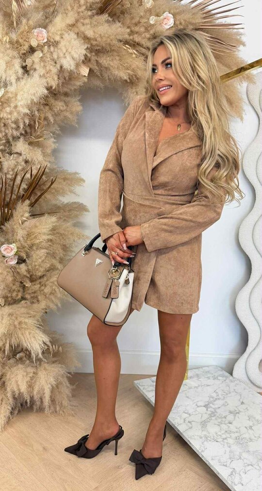 SUEDINE LOOK OMSLAG PLAYSUIT BEIGE