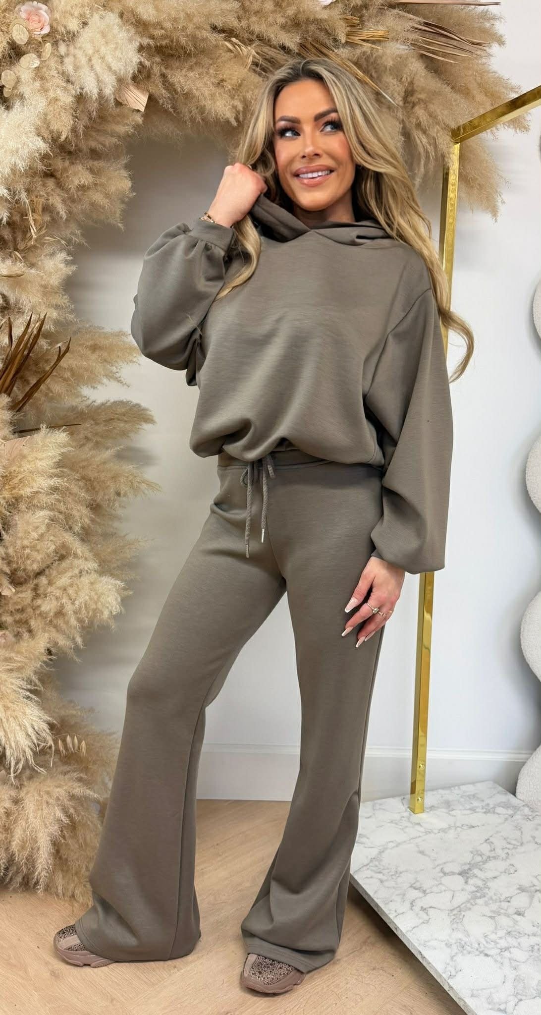 MUSTHAVE PUFFER FLARED SET TAUPE