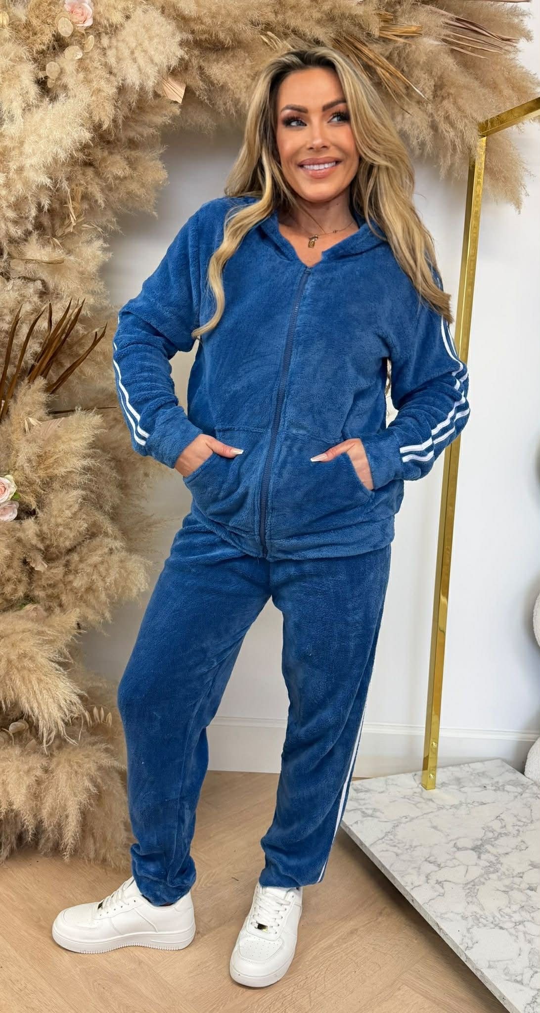 STRIPE VELVET SET 687 BLUE