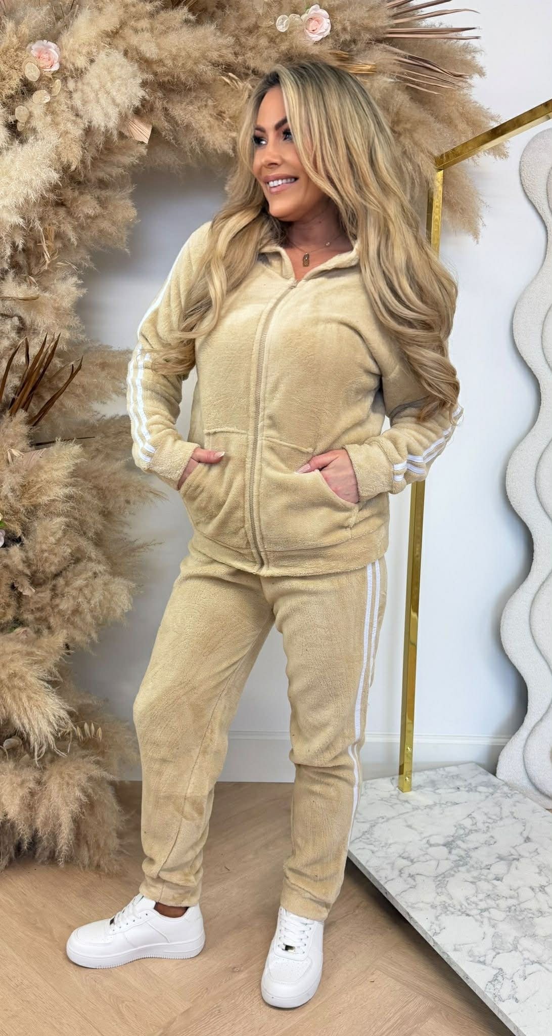 STRIPE VELVET SET 687 BEIGE