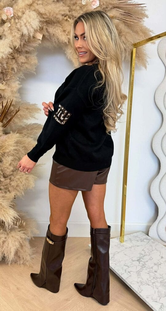 NY 25 LEO STUDDED SWEAT 965 BLACK