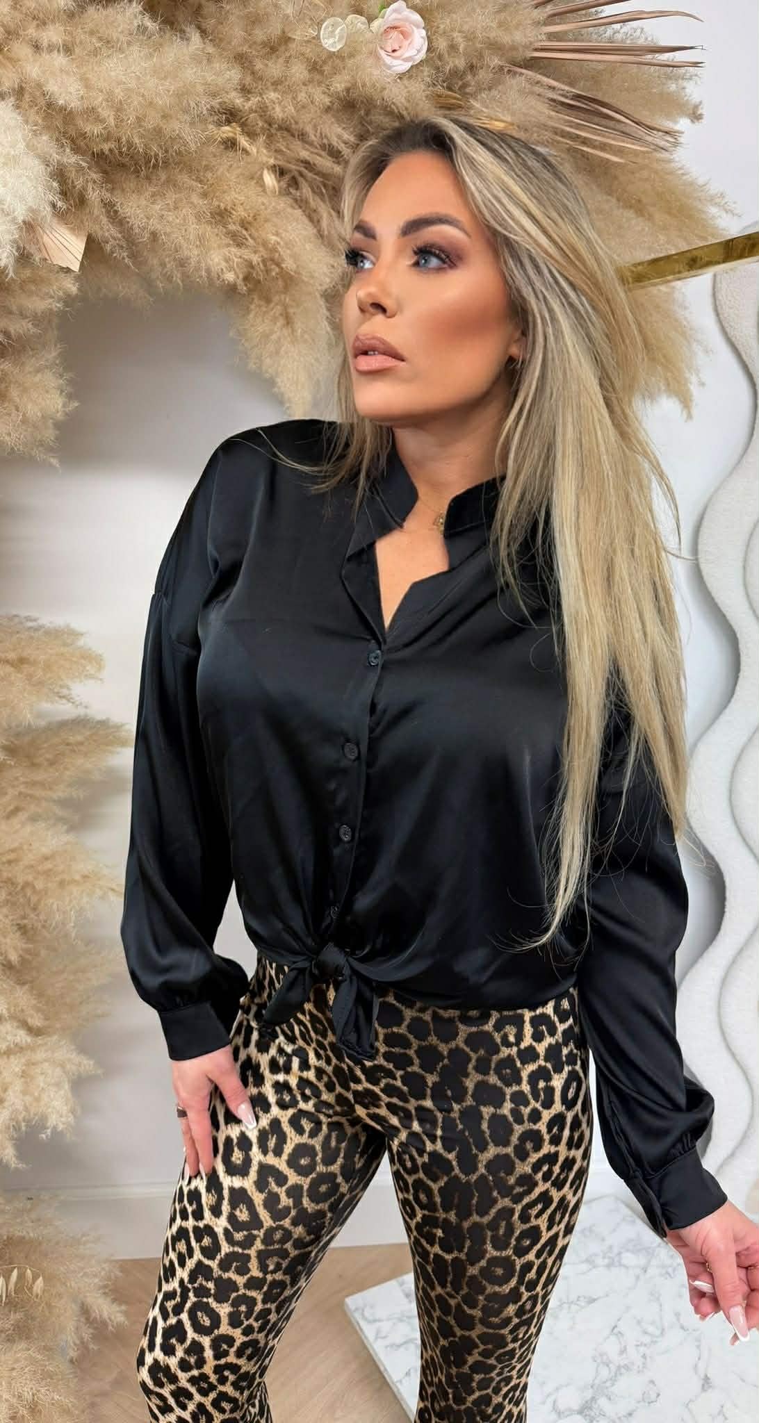 SATIN KNOOP BLOUSE BLACK SATIN KNOOP BLOUSE BLACK