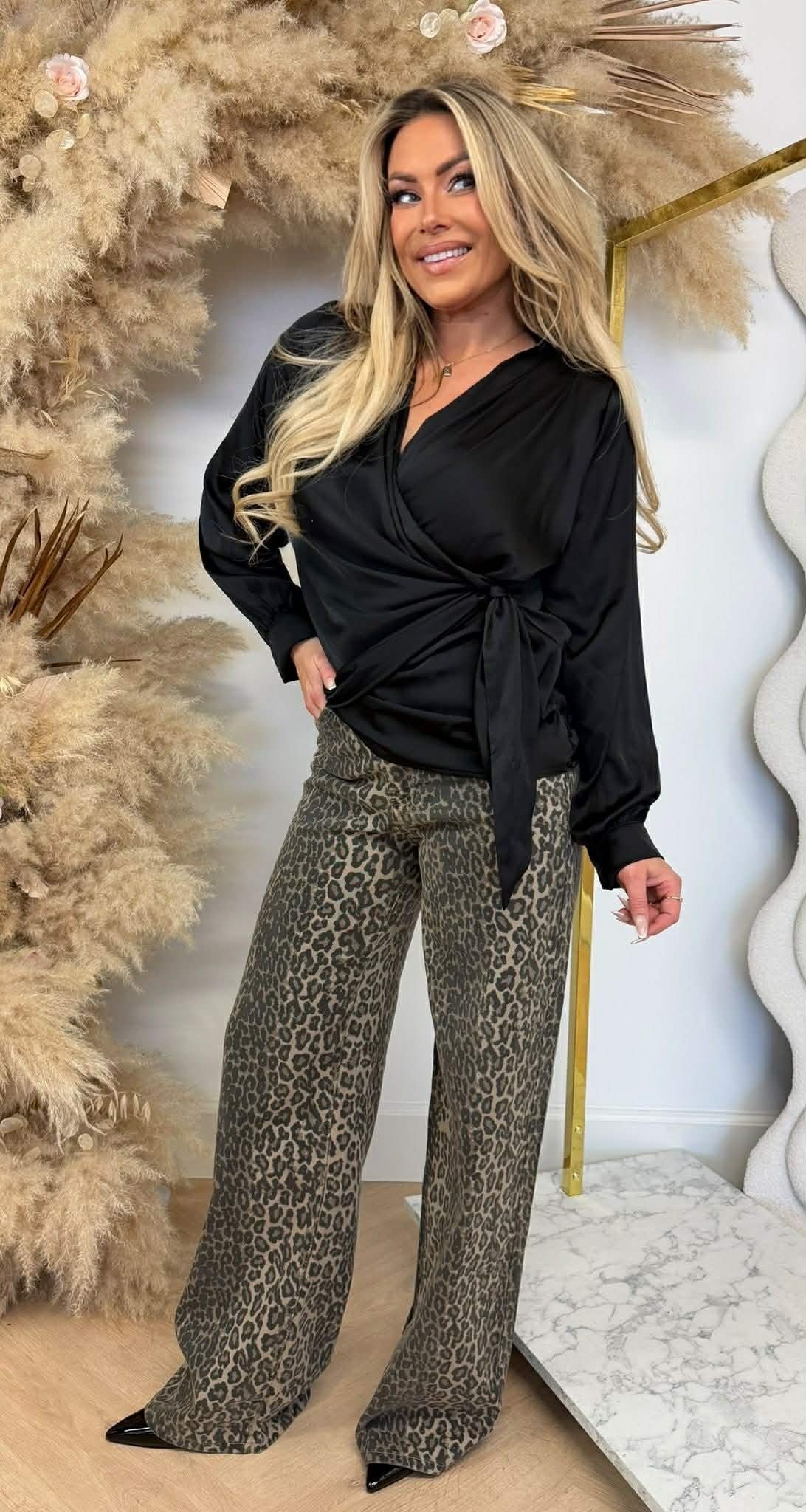 SATIN OMSLAG BLOUSE BLACK