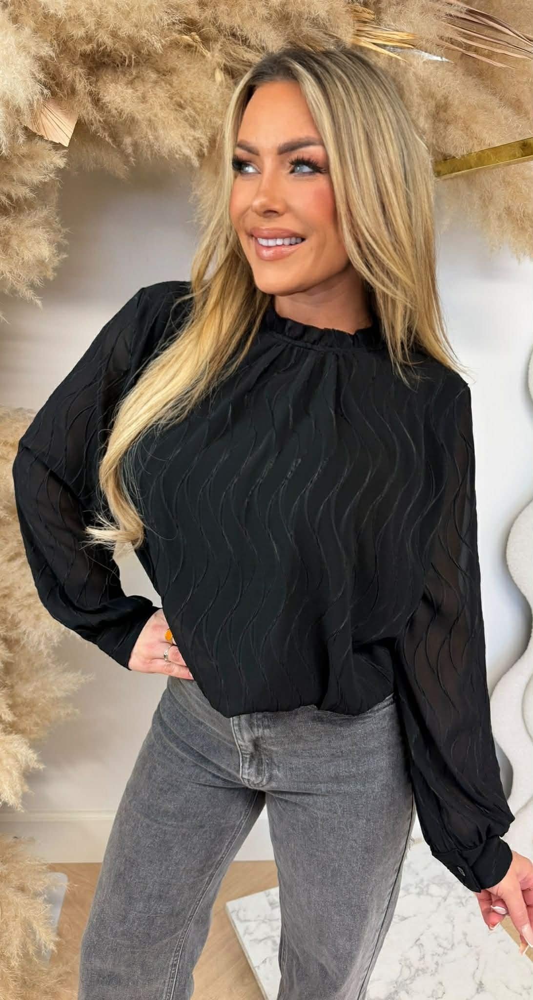 WAVY CROPPED BLOUSE BLACK
