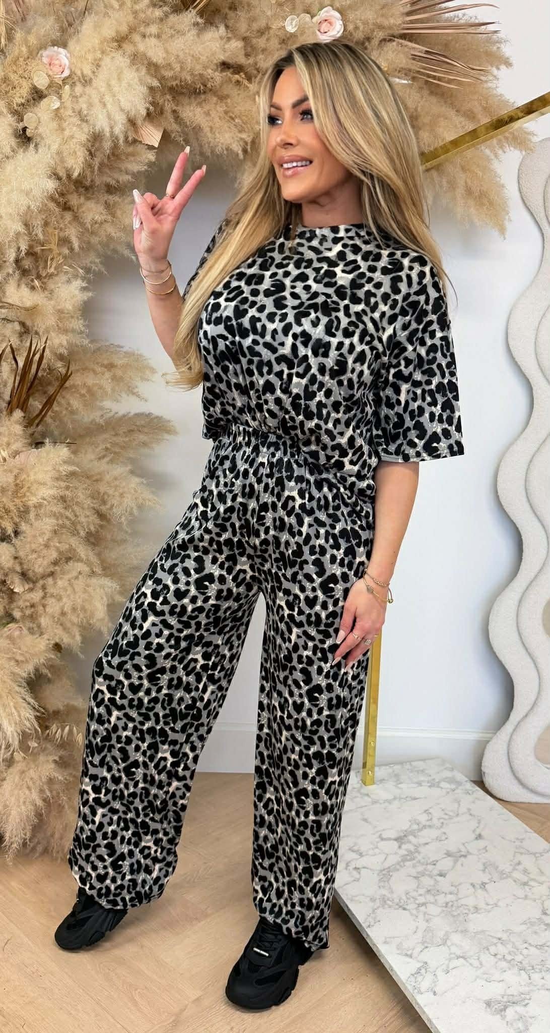 LEOPARD STRETCH SET 905 GREY *BIG LEO*