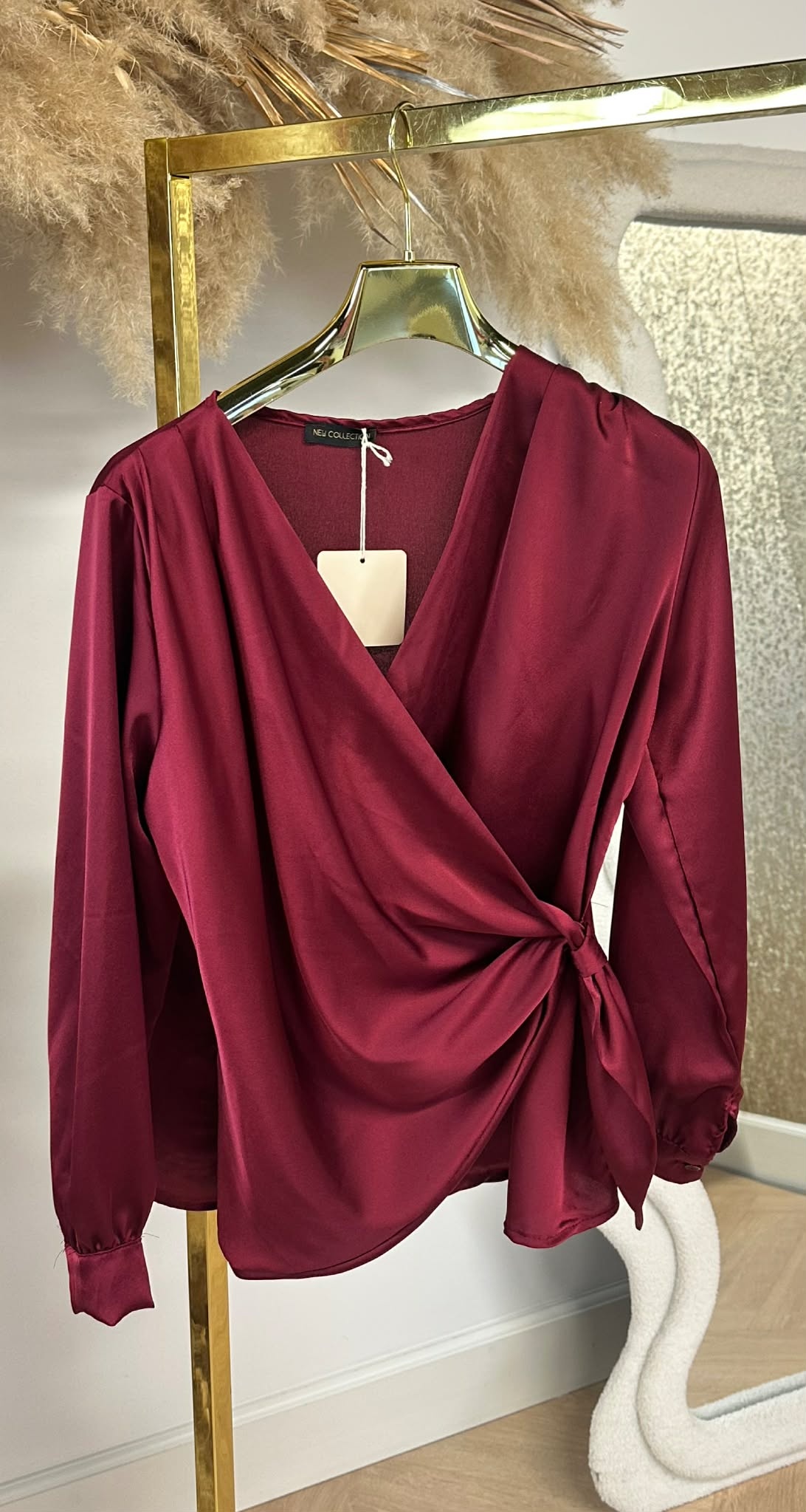 SATIN OMSLAG BLOUSE BORDEAUX