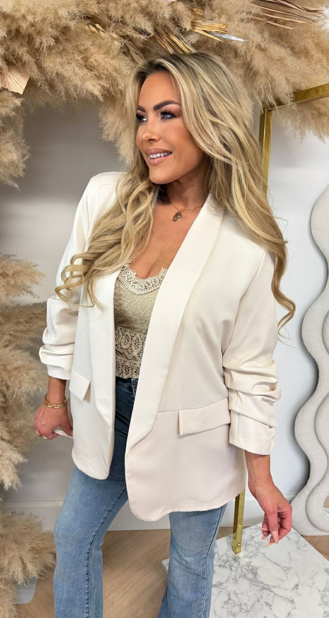 NINA OVERSIZED CROPPED MOUW BLAZER LIGHTBEIGE