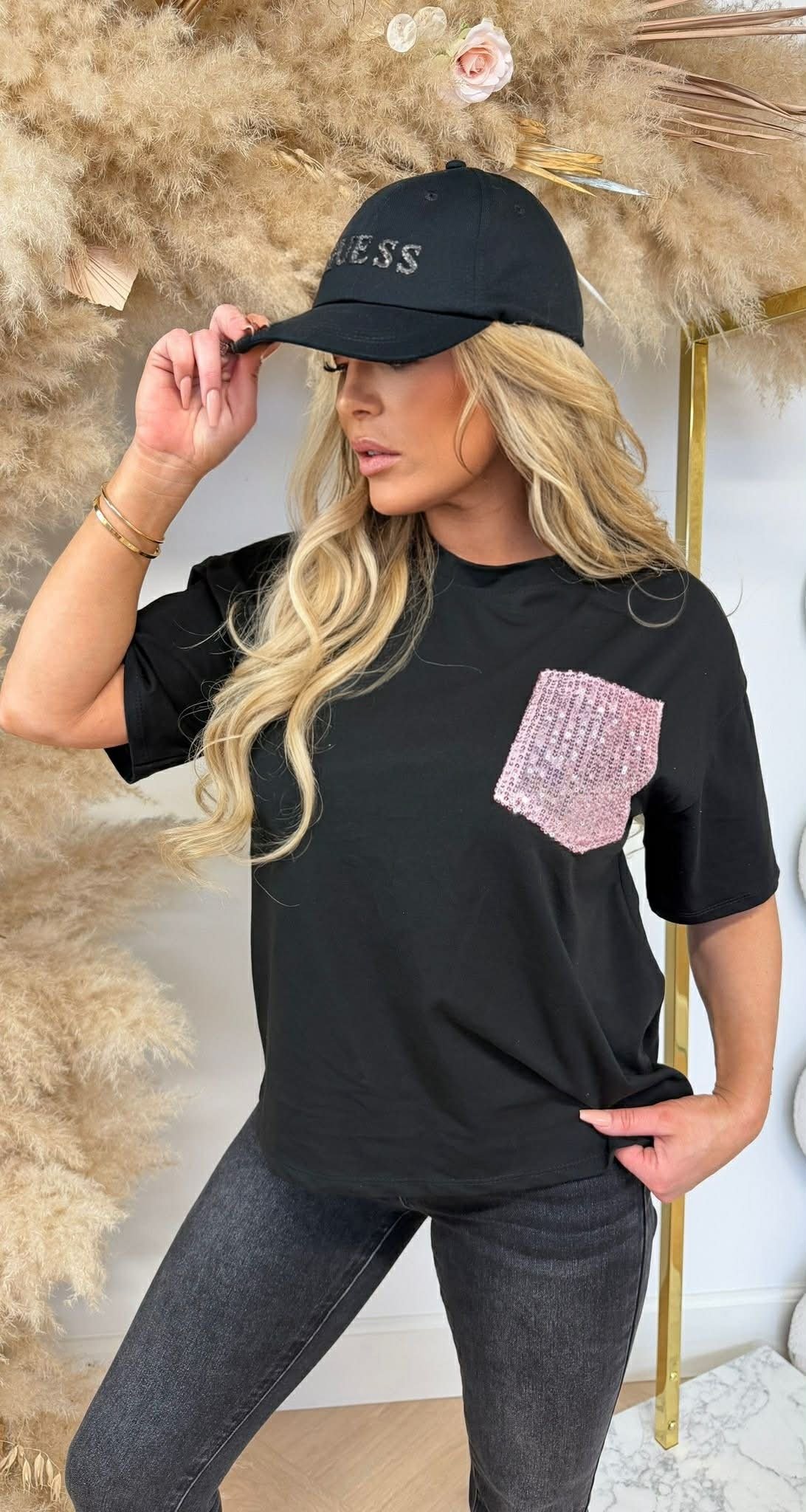 LUCY PINK PAILLET TEE BLACK
