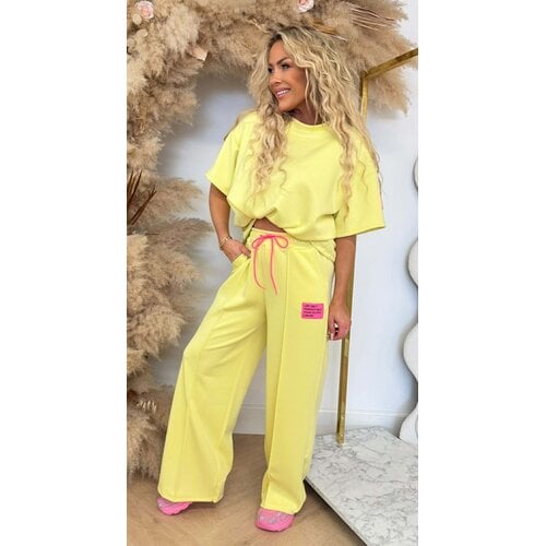 VIRAL LONG EMBLEEM SET YELLOW