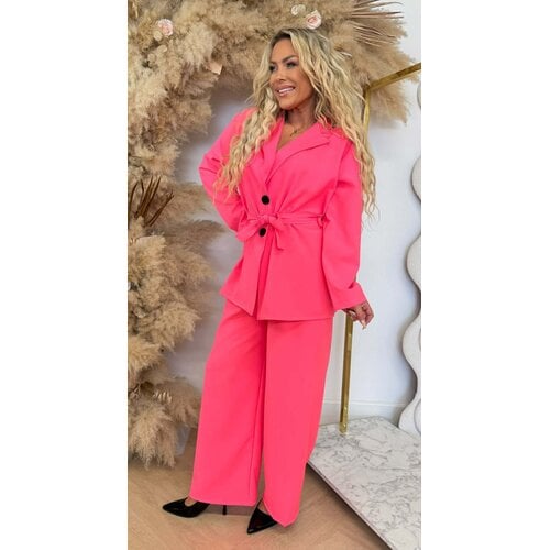 IZZY BLAZER + PANTS SET NEONPINK