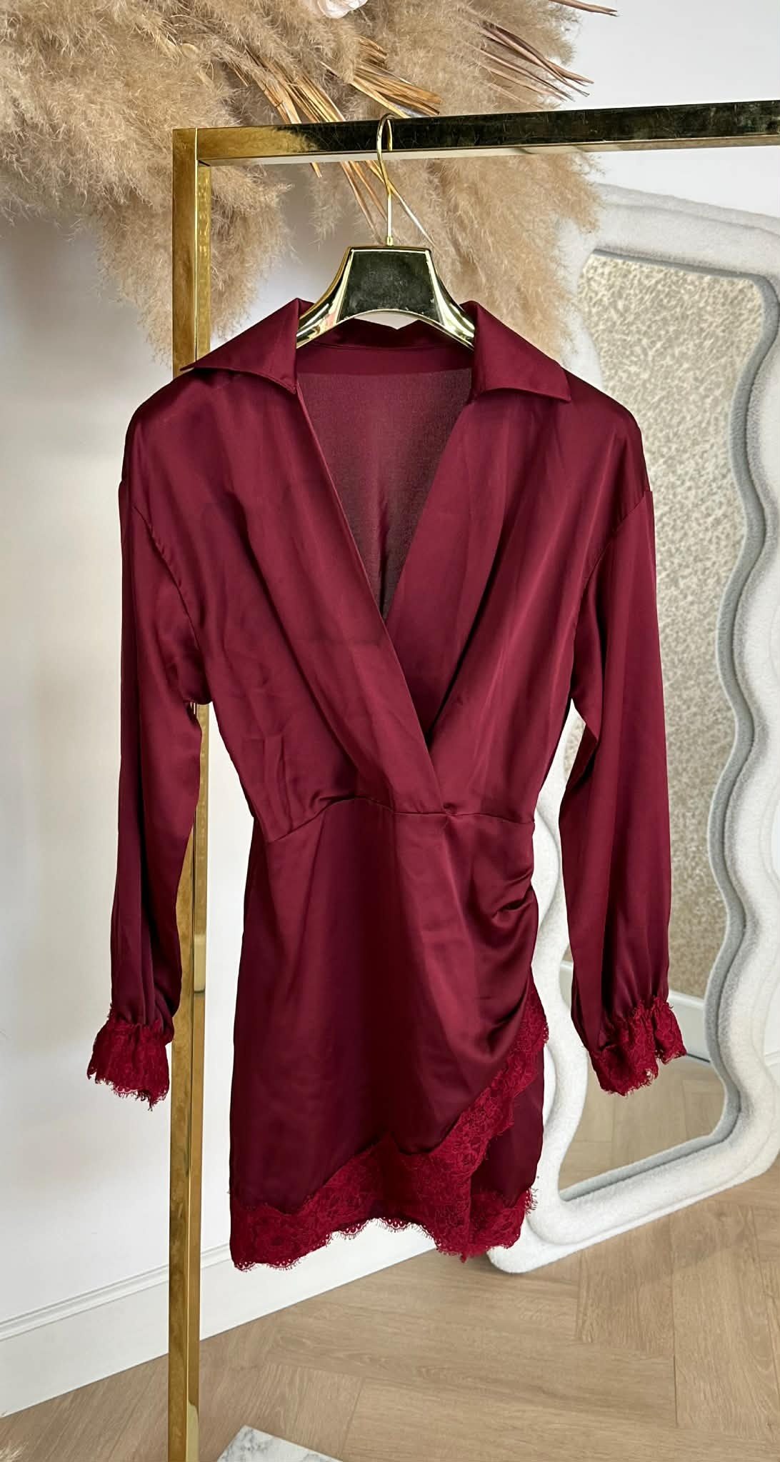 SATIN LACE DRESS BORDEAUX