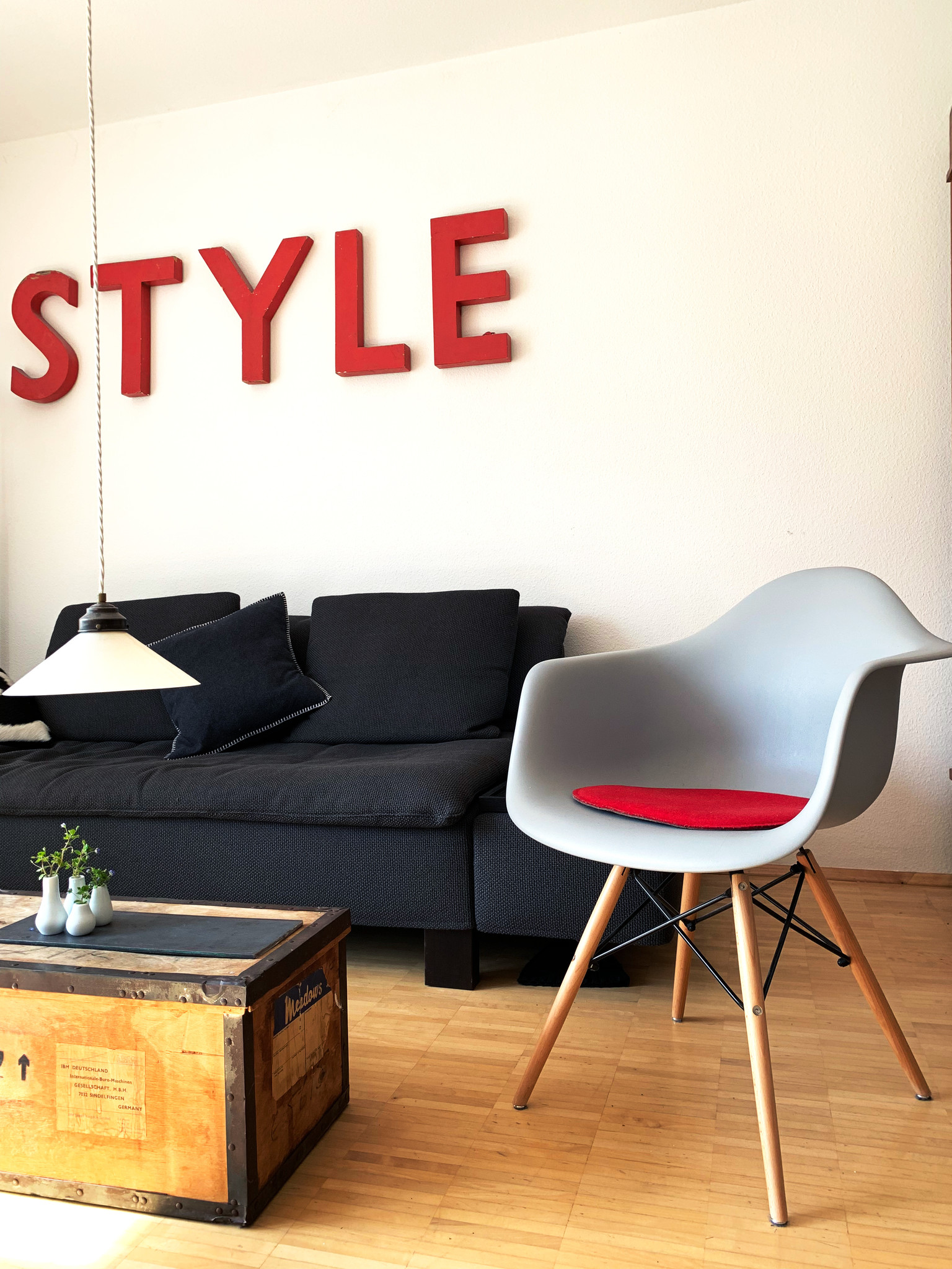 Looking For The Eames Daw In Grey Designerchairs24 Com