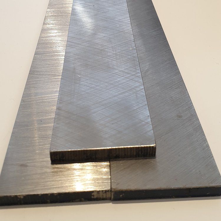 O2  Geslepen Messenstaal