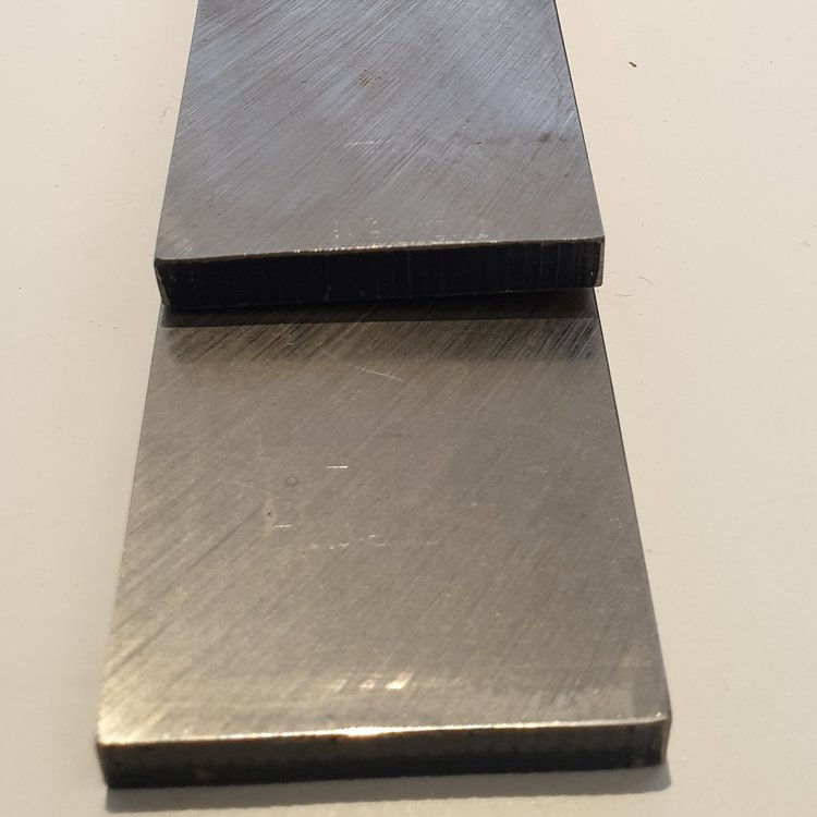 O2  Geslepen Messenstaal