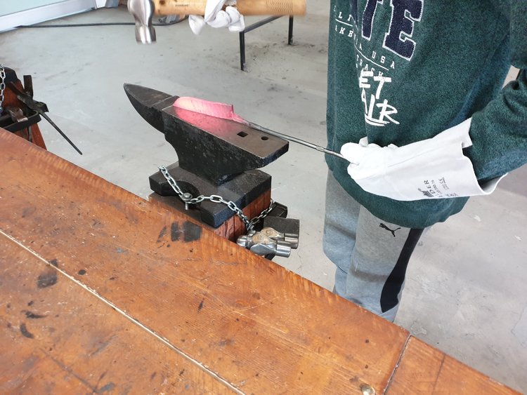 Workshop Survivalmes smeden