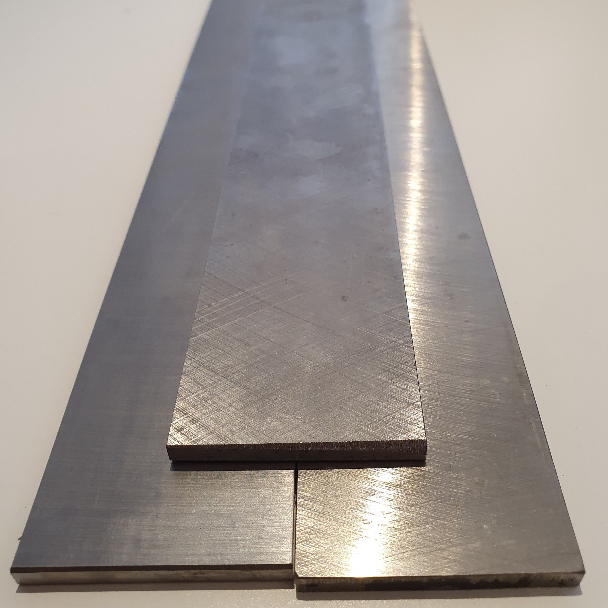 Robijn Realistisch oppakken D2 Geslepen | 1.2379 | Messen staal | Zelf messen maken - Smederij Atelier  Alkmaar