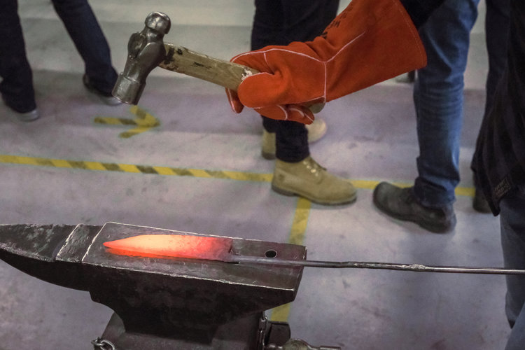 Workshop Smeden en BBQ event - Mes smeden