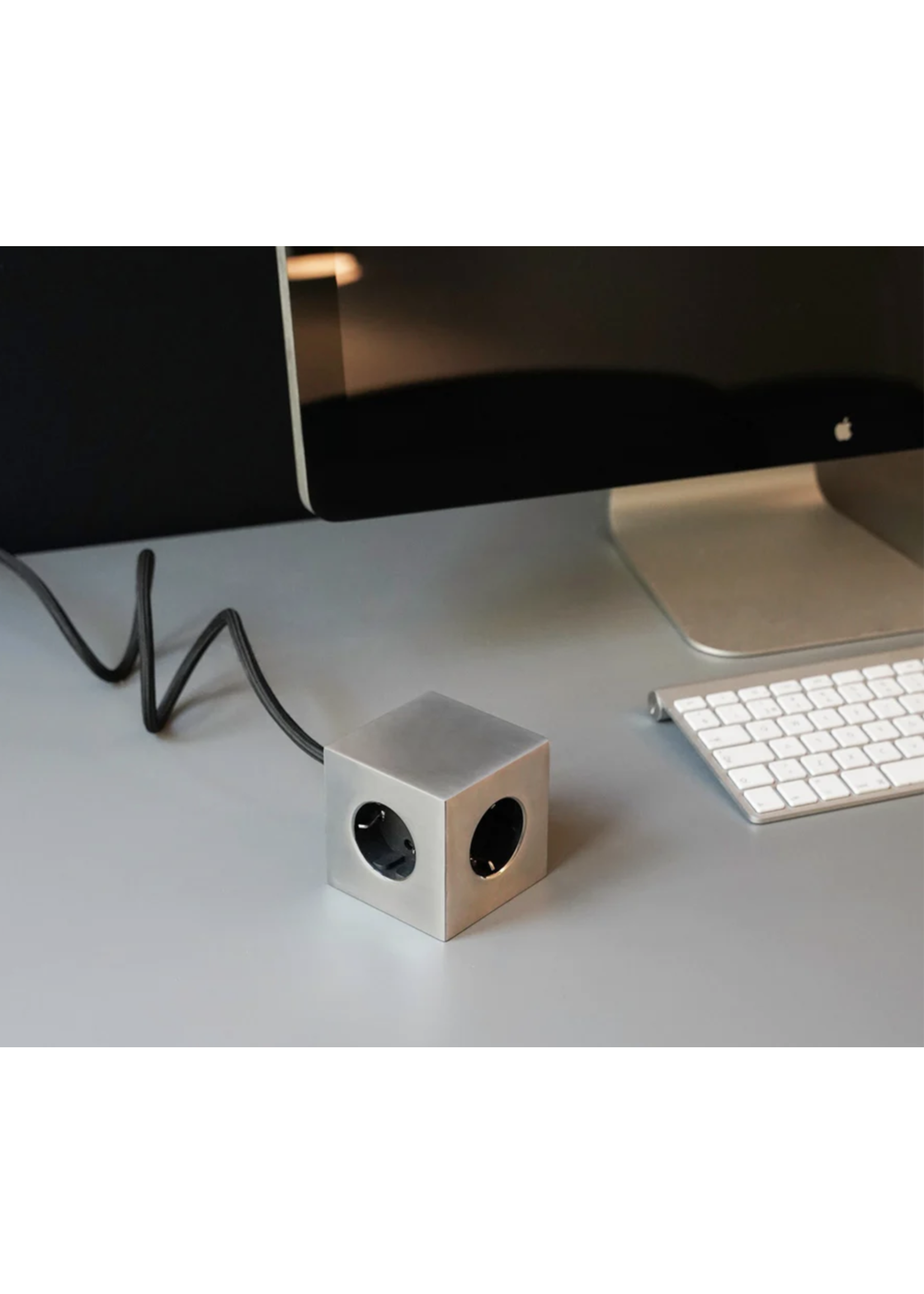 Multiprise Avolt Square 1 avec port USB Aluminium - Ze Desk