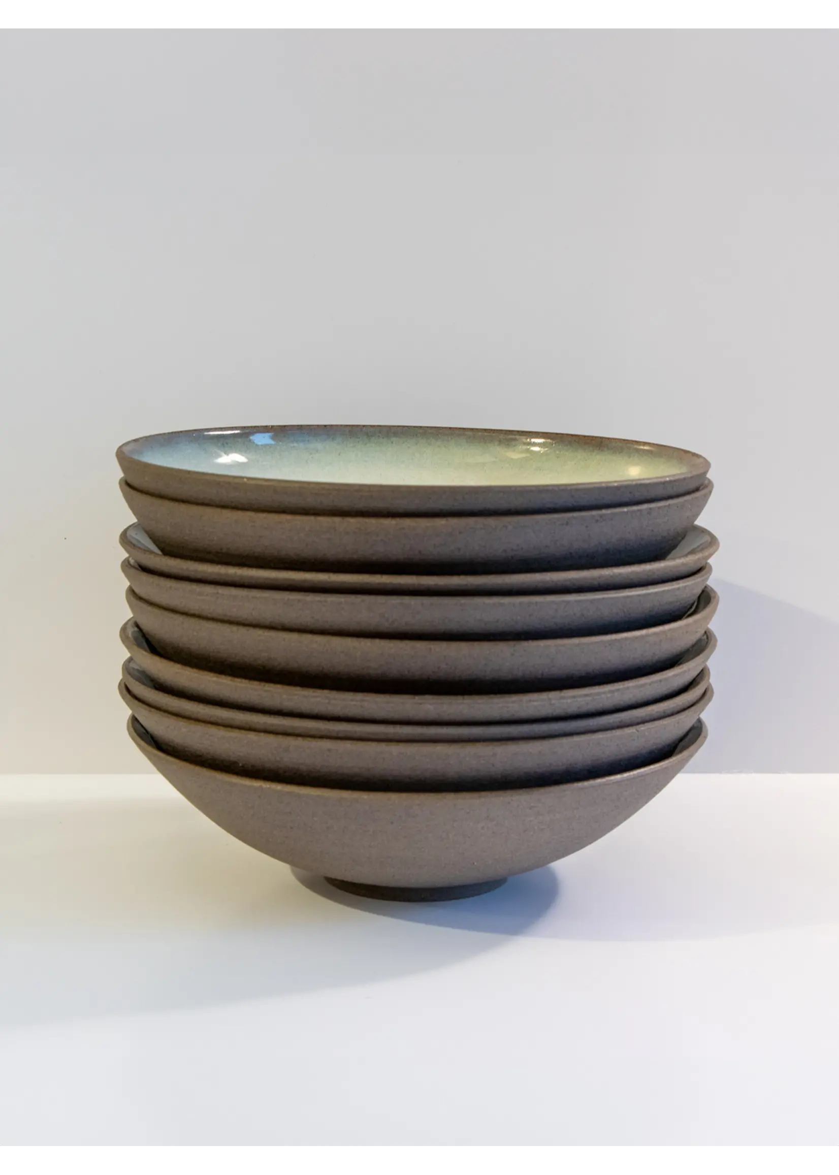 AB Ceramics Handgemaakt Lage Kom - Beton/Opaal