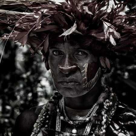 Woman in the sing-sing festival of Mt Hagen - Papua New Guinea