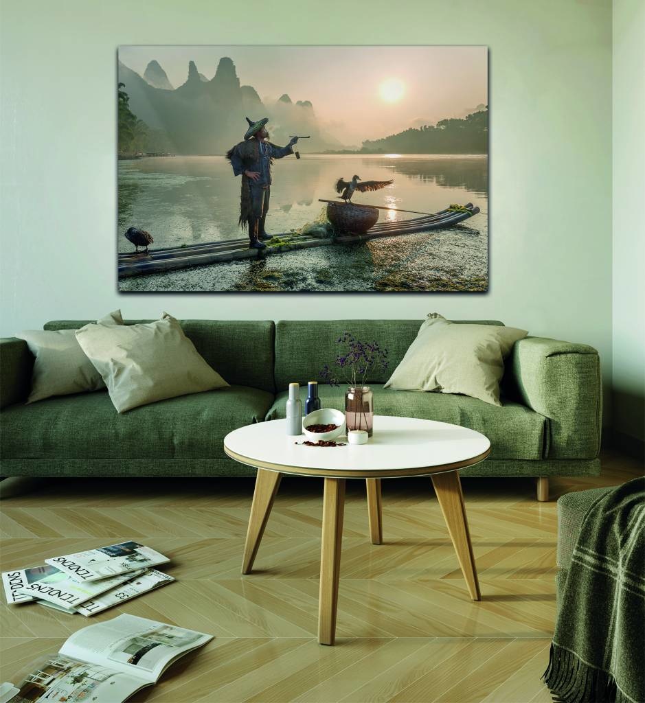 Smokes a pipe at the Li River