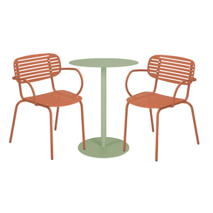 Emu Toonzaalmodel: set van bistrotafel Snow Desert Sage + 2 x Mom tuinstoelen met arml. Maple red