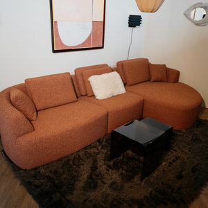 COMF Collection Zetel Cobble - Opstelling: 1,5-zit (arm links) + 1-zit (zonder arm) + Divan rond (rechts) - Stof: Daisy 128 (cat. E) COMF Collection Zetel Cobble - Opstelling: 1,5-zit (arm links) + 1-zit (zonder arm) + Divan rond (rechts) - Stof: Daisy 128 (cat. E)