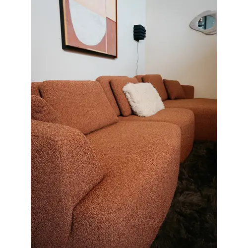 COMF Collection Toonzaalmodel Zetel Cobble - Opstelling: 1,5-zit (arm links) + 1-zit (zonder arm) + Divan rond (rechts) - Stof: Daisy 128 (cat. E)