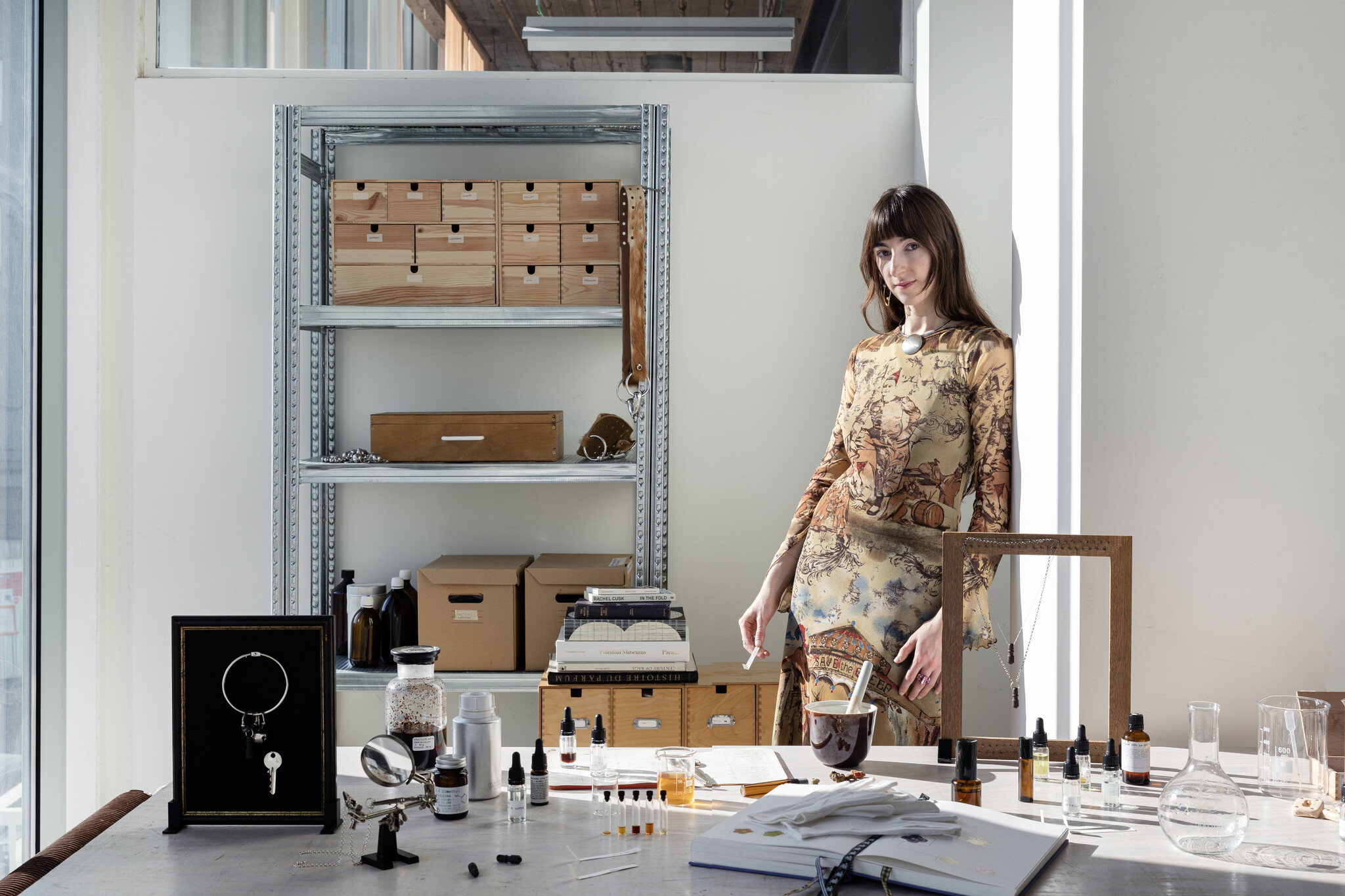 Louise Huyghe in het atelier