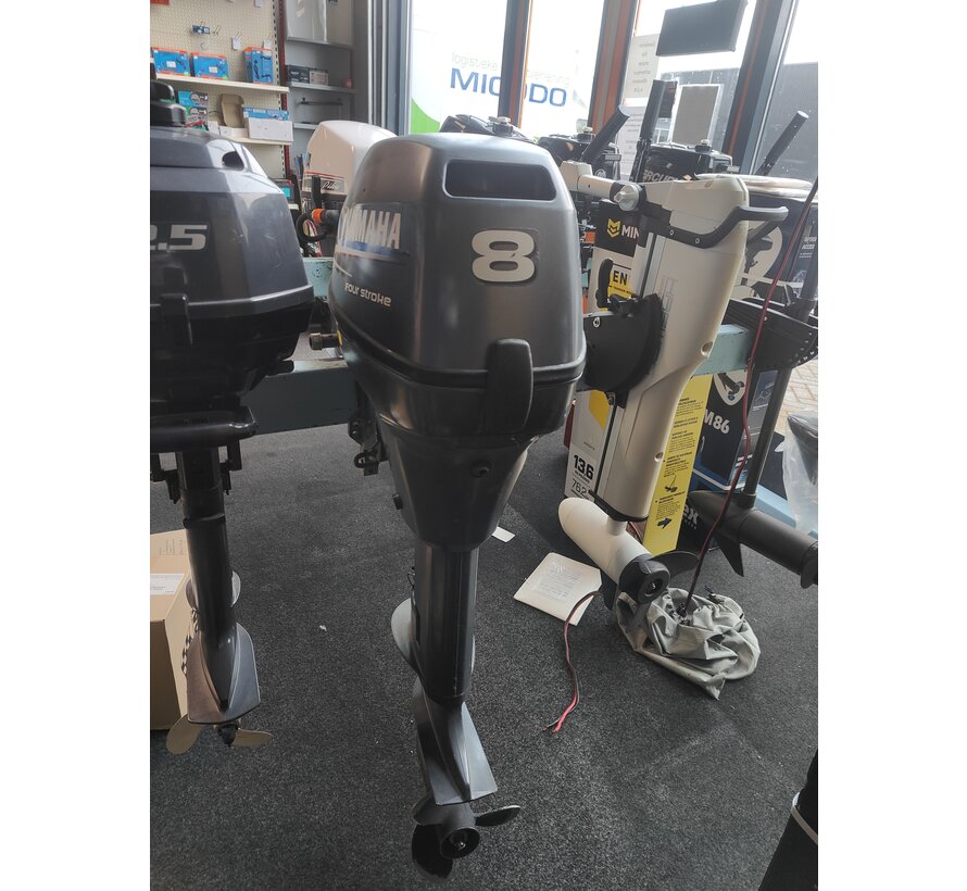 Yamaha 8 pk Fourstroke op afstandsbediening en kabels