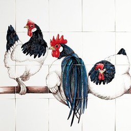 Frisiantiles Kachelbild von drei Lakenvelder-Hühnern auf einem Schlafplatz