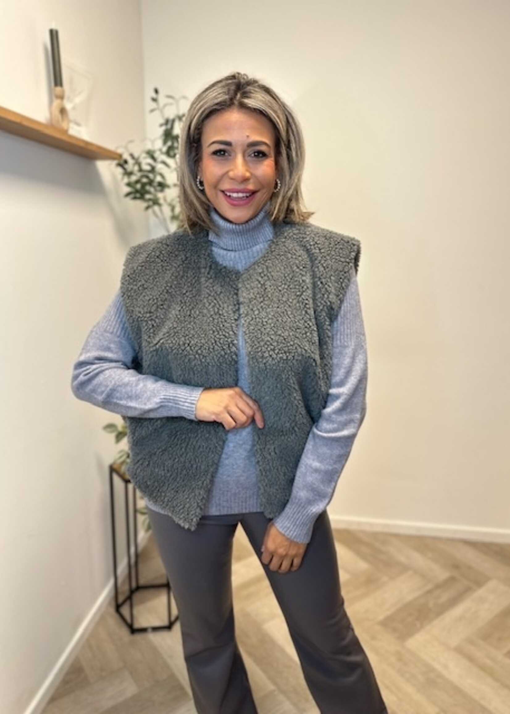 Cozy Balloon Teddy Gilet