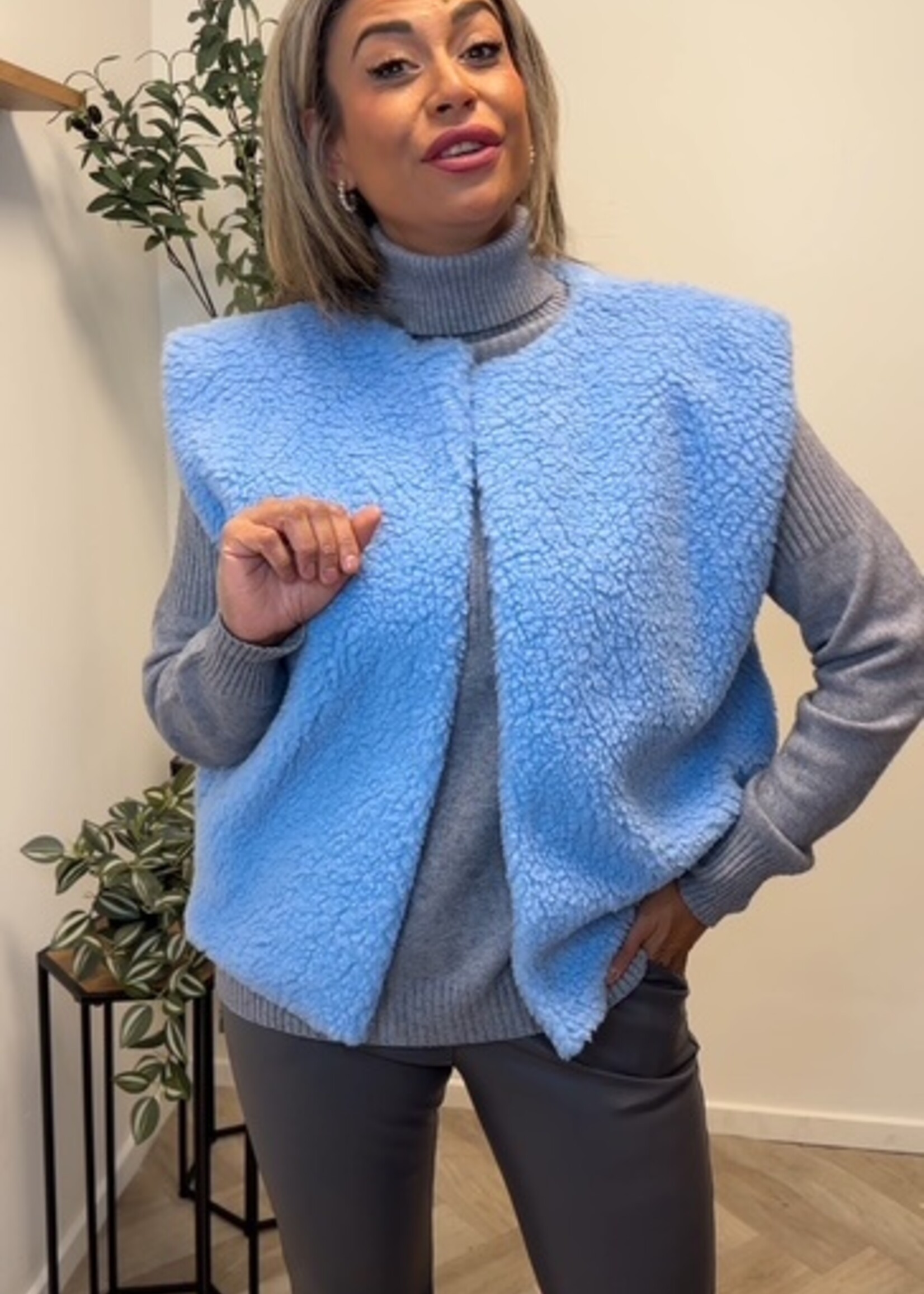 Cozy Balloon Teddy Gilet