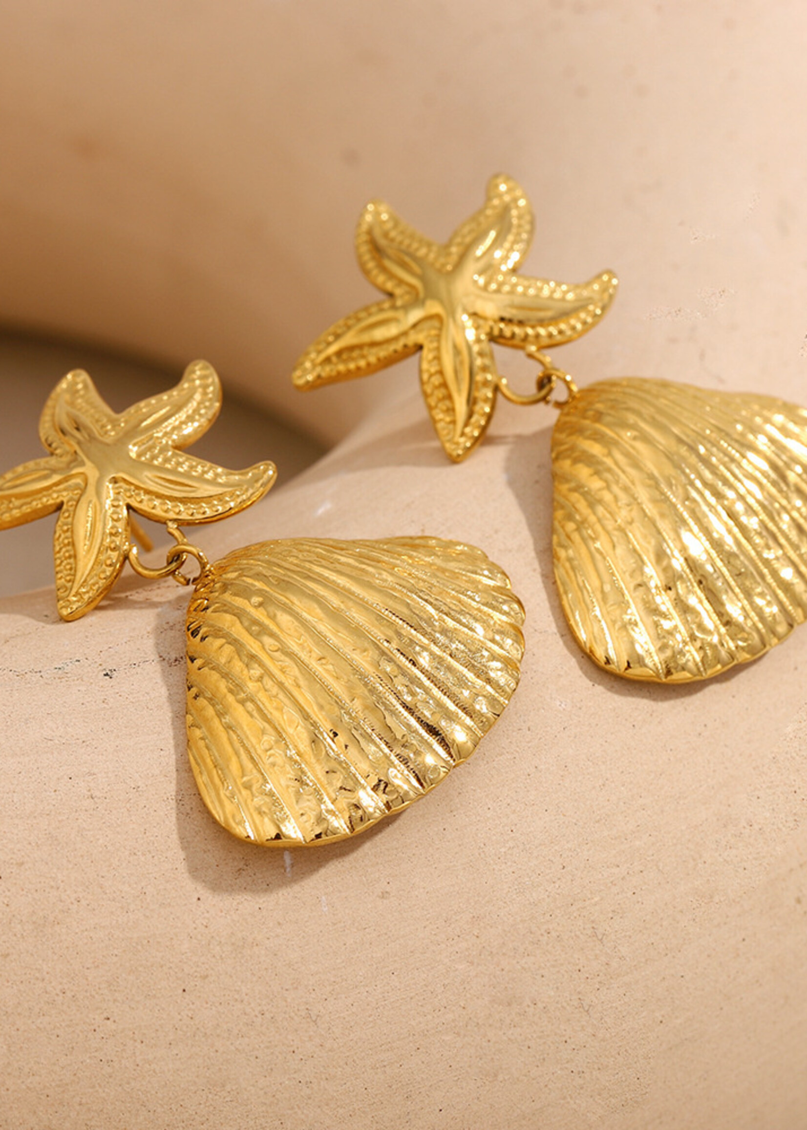 Gouden Oorbellen Starfish & Shell Charm