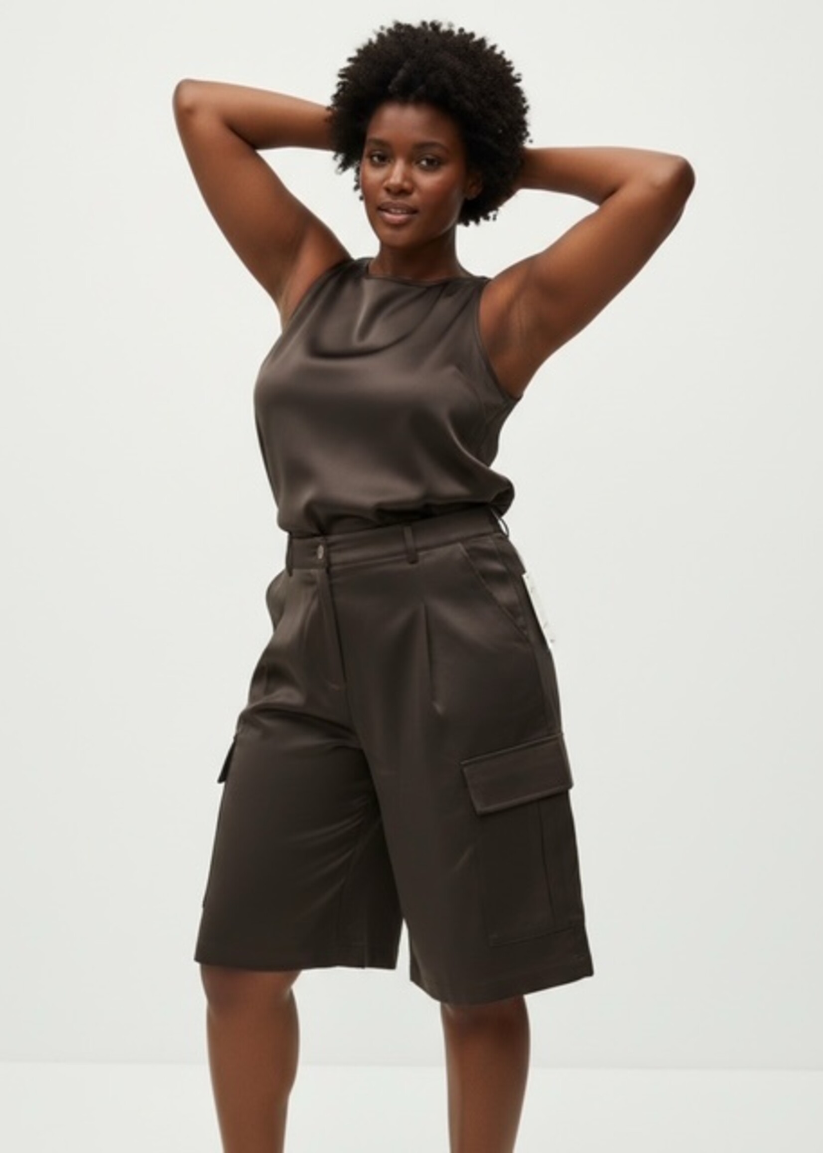 Suedine Bermuda Cargo Shorts Bruin