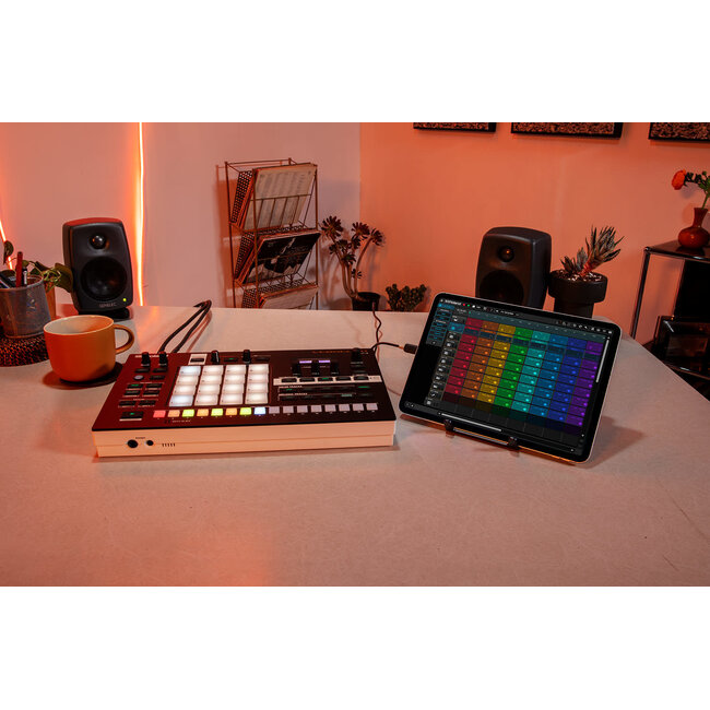 Roland Verselab MV-1 workstation