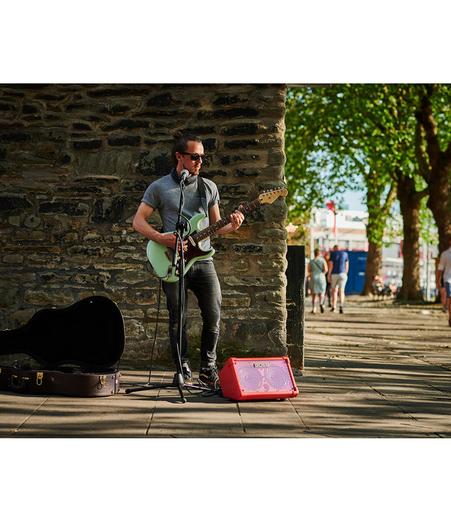 Boss CUBE-ST2-R Cube Street II Red mobiele stereo versterker voor muziekinstrumenten en zang battery powered