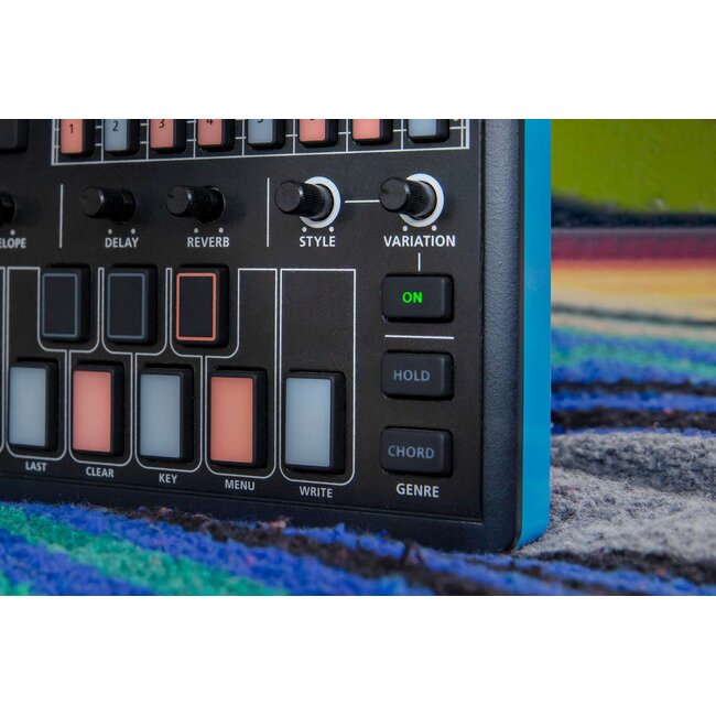 Roland J-6 Chord Sequencer synth Aira compact