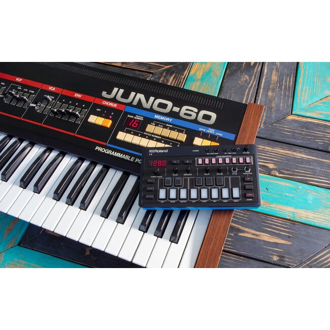 Roland J-6 Chord Sequencer synth Aira compact