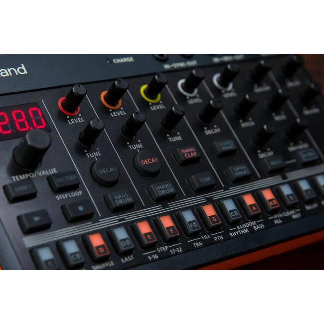 Roland T-8 drummachine Aira compact