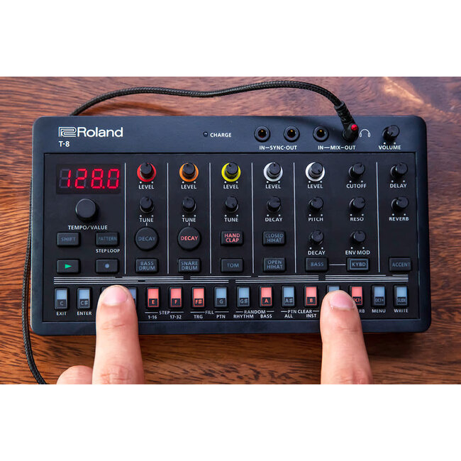 Roland T-8 drummachine Aira compact