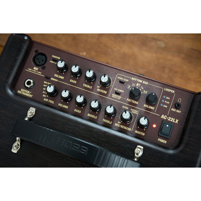Boss AC-22LX  GUITAR AMPLIFIER WITH SPEAKERS