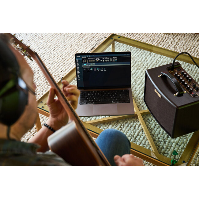 Boss AC-22LX  GUITAR AMPLIFIER WITH SPEAKERS