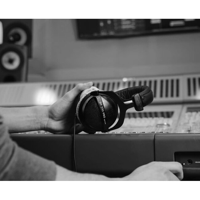 BeyerDynamic DT 770 PRO headphones closed 250 ohm DT770