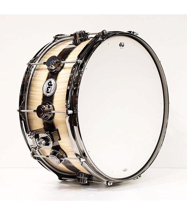 DW DW DR366514SSN-DC3 snaredrum Quick kandy burst over italian sycamore with ziricotee center inlay with black nickel hardware