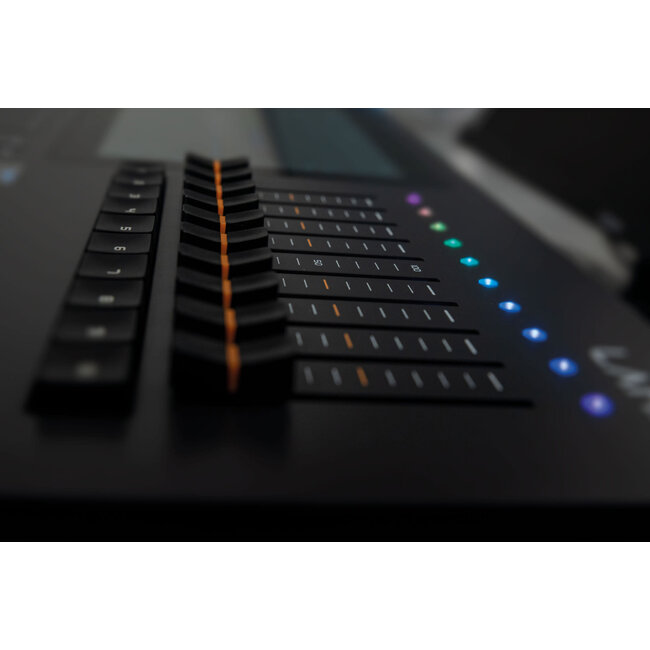 Showtec LAMPY 20 2U 2 Universe DMX controller met 20 faders 50741