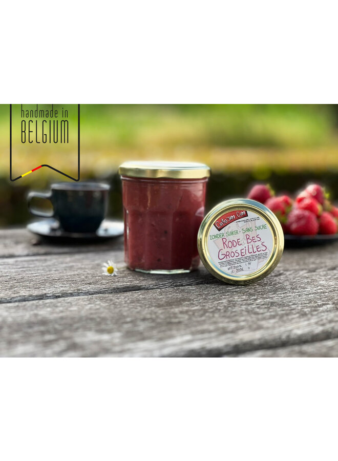 Frisch, leicht und fruchtig: Diese handgemachte Konfitüre aus roten Johannisbeeren enthält keinen zugesetzten Zucker und schmeckt angenehm säuerlich.
