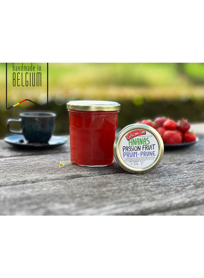 Un mélange tropical d’ananas et de fruit de la passion, adouci par la prune. Confiture artisanale avec moins de sucre ajouté.