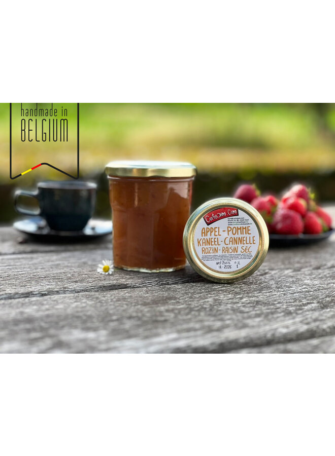 Une confiture artisanale et chaleureuse aux pommes, à la cannelle et aux raisins secs – préparée avec moins de sucre.